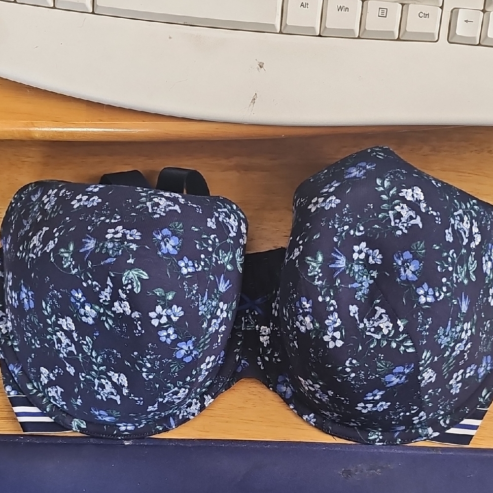 BRAND NEW Cacique Navy Blue Floral Design Lightly Lined T-Shirt Bra 42G